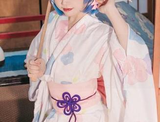 天台与神沢永莉的写真，是一种无法定义的浪漫，偏执但让人入迷。