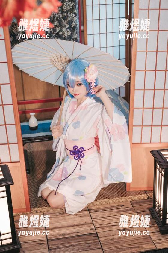 天台与神沢永莉的写真，是一种无法定义的浪漫，偏执但让人入迷。