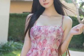 秀人网 - 古月小同学的作品：谁能不被她的长裙和美腿吸引呢