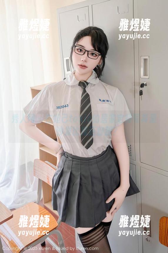 秀人网 - 在妲己toxic的居家定制写真里，沙发比床还舒服？