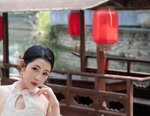 秀人网 - 在无圣光的挑战下，李可儿和她的毛衣做了个美图奇迹！