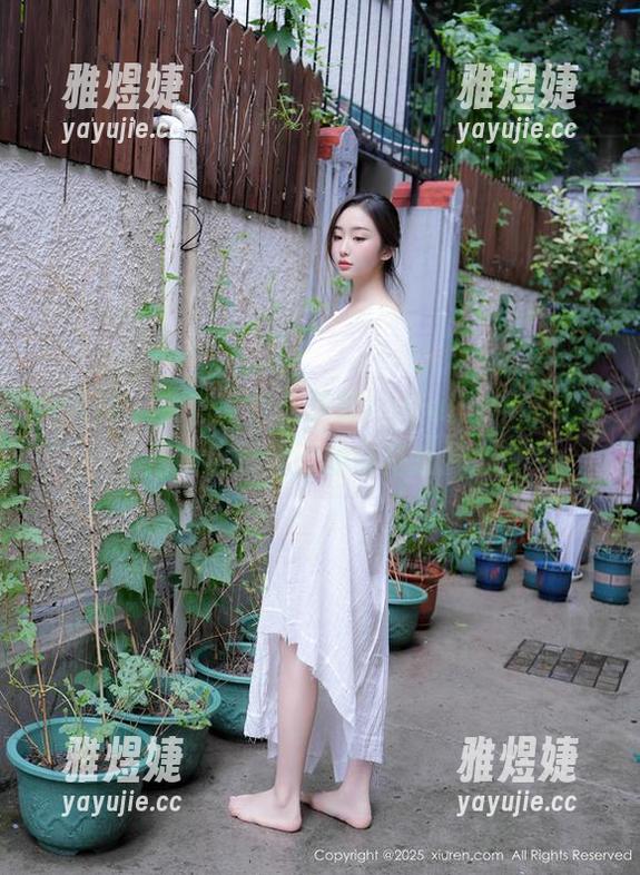 秀人网 - 全套旅行，蕊蕊ruirui的作品让我开始反思自己的穿搭选择。