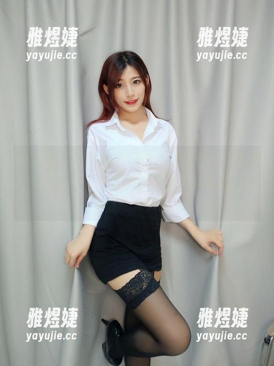 微密圈 - 午夜思绪聚焦–羊小雪juvia的舰长图包合集，更新来啦！浅蓝泳装的清新有点让人失神。