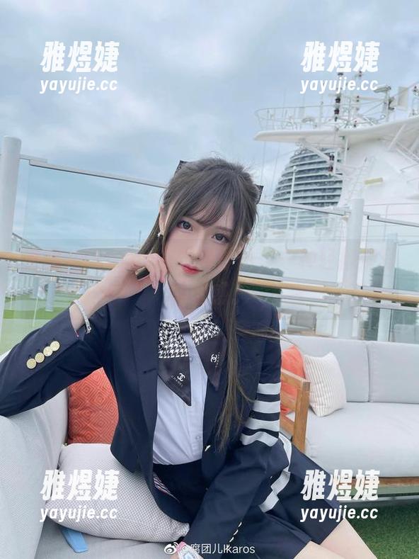 腐团儿Ikaros的短裤原图，一种轻描淡写的诱惑。