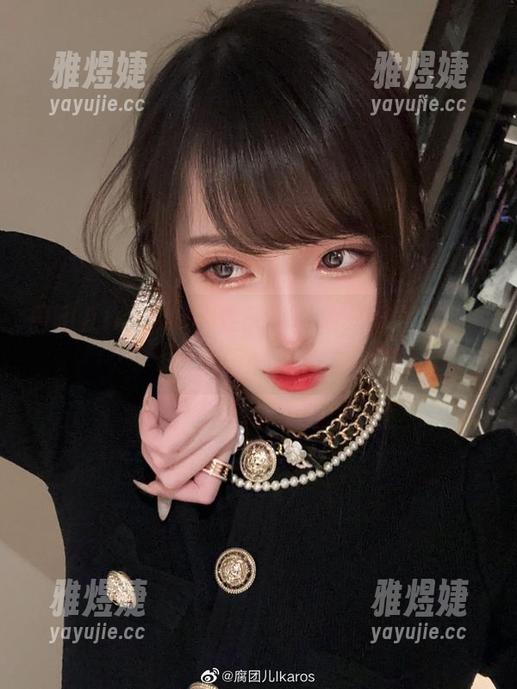 腐团儿Ikaros的夏天写真集，分享那种微风拂面的甜蜜。
