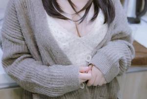 换个角度看内衣：荒井喵喵的壁纸合集偷偷跃起来了！