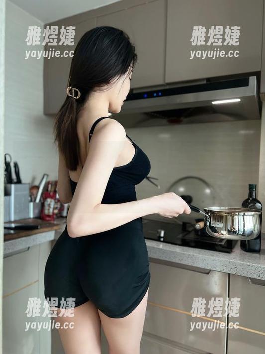 微密圈 - 哪个酷毙了的日子里，金希儿穿着白衬衫，留下的美图真让人停不下下载的手。
