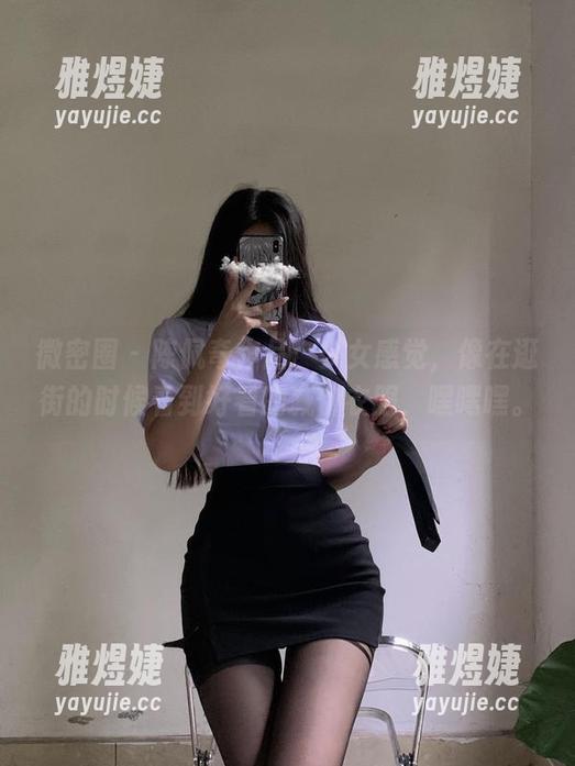 微密圈 - 陈佩奇作品：少女感觉，像在逛街的时候看到好看的减价衣服，嘿嘿嘿。