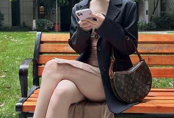 微密圈 - 非典型的陈妮妮UNI，灰色油丝精选：谁在意这些呢，反正效果炸裂！