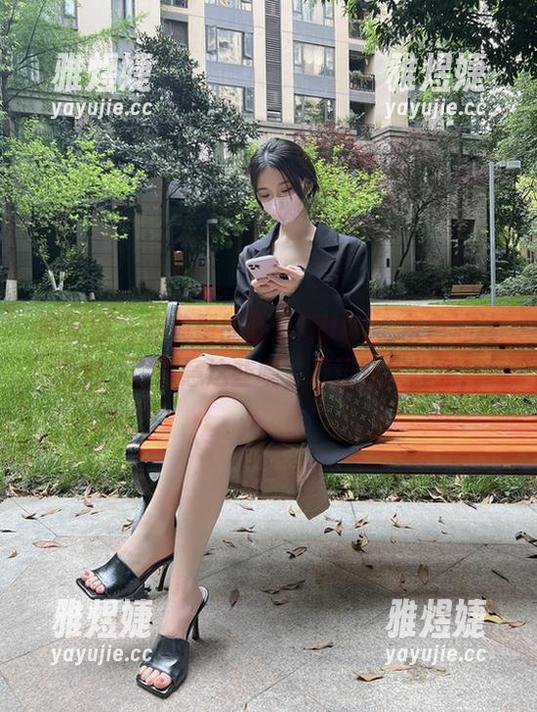 陈妮妮UNI 微密圈 - 非典型的陈妮妮UNI,灰色油丝精选:谁在意这些呢,反正效果炸裂!