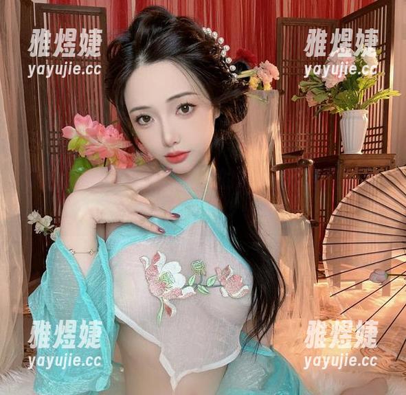 嗨！来看雯妹不讲道理的2022年自拍礼包，cos里藏着多少小心思？