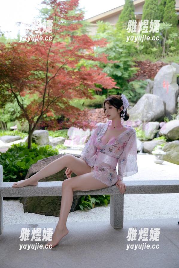 雯妹不讲道理海边套图：明明是摄影，却好像在洗海澡
