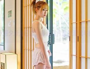 青豆客 - 乔恩夕泳池日常，高清照片里的潮流与慵懒并存。
