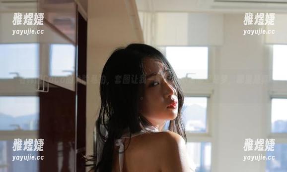 看韩国CoCo的危险私拍，套图让我一时间分不清哪里是梦，哪里是真。