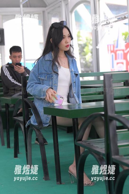 魔镜街拍 - 精选图卷：婷婷，寒风中行走的肉丝假日奇迹