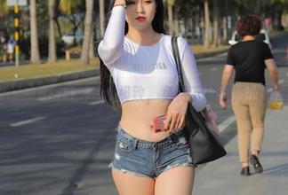 魔镜街拍 - 工作日常走向极致，免费下载婷婷的黑丝奇遇！